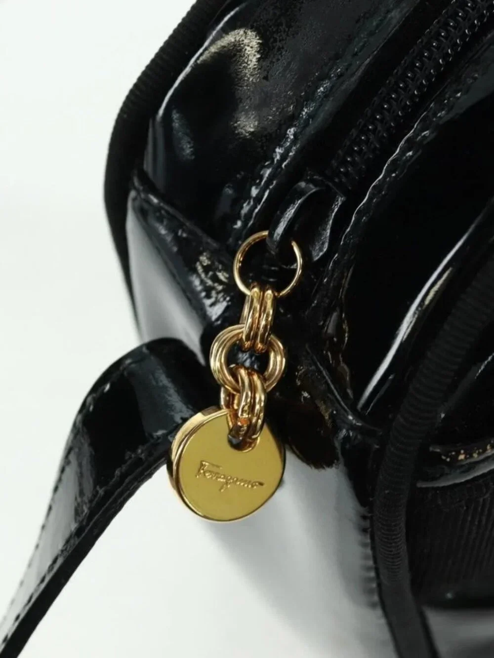 Salvatore Ferragamo Shoulder Bag Patent leather Black Gold Auth ka1226